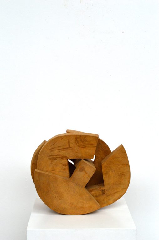 Move VI, Eiche, 2022, 32 x 38 x 26cm